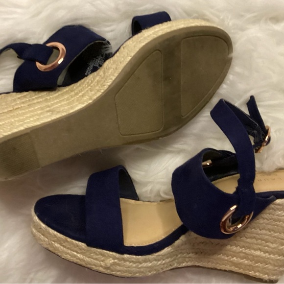 LAUREN CONRAD size 8 Navy Suede Wedges EUC - Picture 7 of 8
